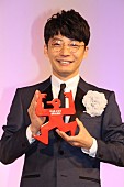 星野源「星野源「ラジオは人の命を救える、人生が豊かになるメディア」 　「ギャラクシ－賞」ラジオ部門ＤＪパ－ソナリティ賞を受賞」1枚目/1