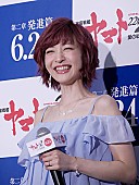 「新妻・神田沙也加、夫婦似顔絵を「家宝にします！」 　舞台挨拶でサプライズの結婚祝福プレゼント」1枚目/1