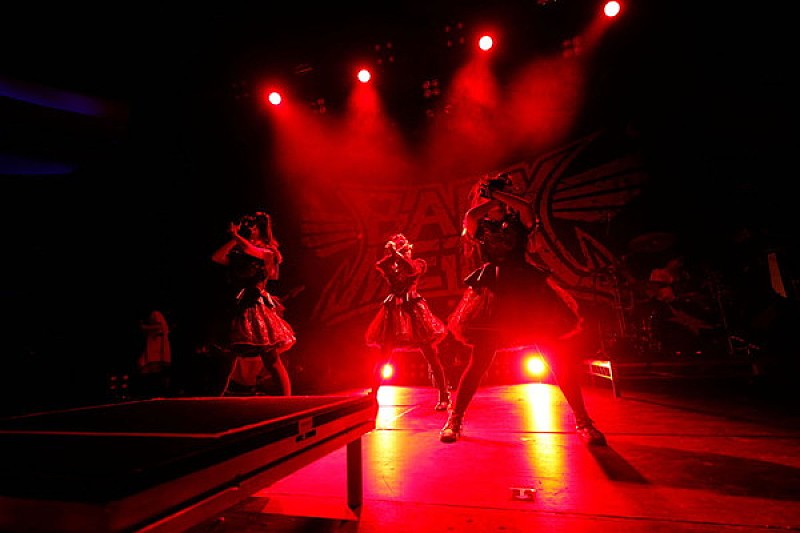 BABYMETAL、LA公演で海外盤限定曲「From Dusk Till Dawn」をライブ初披露