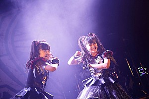 BABYMETAL、LA公演で海外盤限定曲「From Dusk Till Dawn」をライブ初