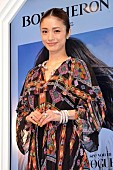 上戸彩「上戸彩、総額２億円ジュエリ－に「恐ろしい…」　会場は愛娘との“散歩ル－ト”」1枚目/1