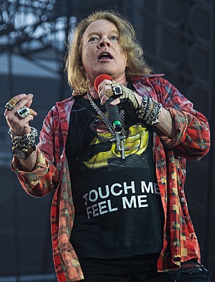 「ガンズ・アンド・ローゼズ、SiriusXMで期間限定のラジオ番組が放送　一夜限りの招待制ライブも」