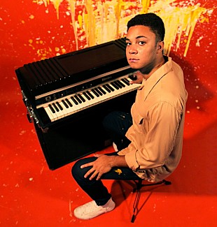 「業界注目の新鋭マルチミュージシャン クリス・マクレニー、日本デビューALを7月28日リリース」