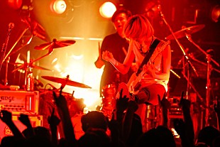 「ハルカトミユキ「嘘のないアルバムができました」、きのこ帝国を迎えたレコ発ツアー最終日公演をレポート」