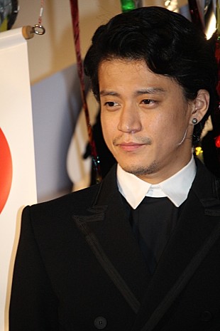 「小栗旬『疲れてる』と書かれ不満　「疲れてね－わ。元気だわ！」」