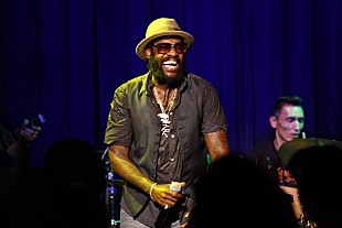 「最高にハッピーな音楽を響かせた大阪の夜、トーラス・ライリー with ディーン・フレイザーの大阪公演のレポートが到着」