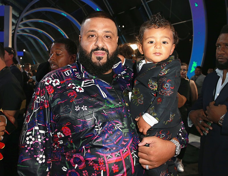 DJキャレドの10か月の息子、約25万のグッチの衣装で【VMAs】に出席
