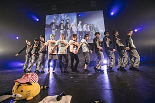 「超特急「ゴールデンボンバーさんが大好き」ユーキにキスされた歌広場も「今度はキミの家で……」カオスな【超フェス】千秋楽」