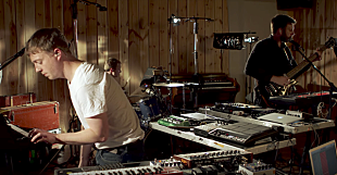 「マウント・キンビー、3曲のスタジオ・セッション映像を公開　新作の楽曲も」