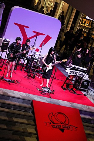 「SILENT SIREN スペシャルライブで既存のイメージを破壊、石田純一も「ドキっとしちゃいましたよね」」