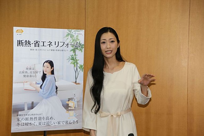 壇蜜「壇蜜が環境省を表敬訪問　セクシ－封印も“透ける二の腕”をアピ－ル」1枚目/1