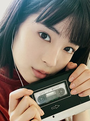 「広瀬すず スピッツ「歌ウサギ」で初恋の想い出を辿るショートムービー公開」