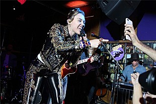 「マイリー・サイラス、故郷ナッシュビルで新AL発売記念リリースパーティー開催」