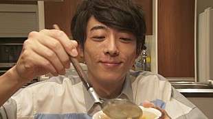 「高橋一生、優香と夫婦役　平泉成と家族で軽快ト－ク　自宅“お鍋デ－ト”風ＷＥＢ動画で斬新な〆レシピ提案」