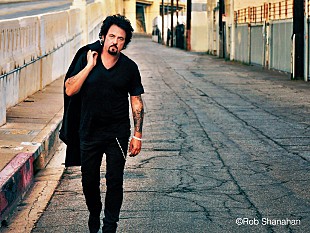 「『10月21日はなんの日？』ジャンルを超えて活躍するスーパー・ギタリスト、スティーヴ・ルカサーの誕生日」