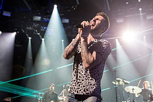 「マルーン5、ジュリア・マイケルズとのコラボ曲のリリック・ビデオ公開」