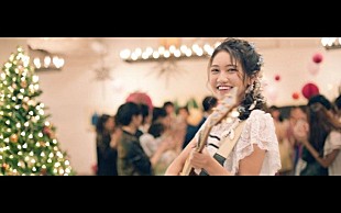 「井上苑子、新曲「せかいでいちばん」MV公開　『あいのり』OBもエキストラ出演」