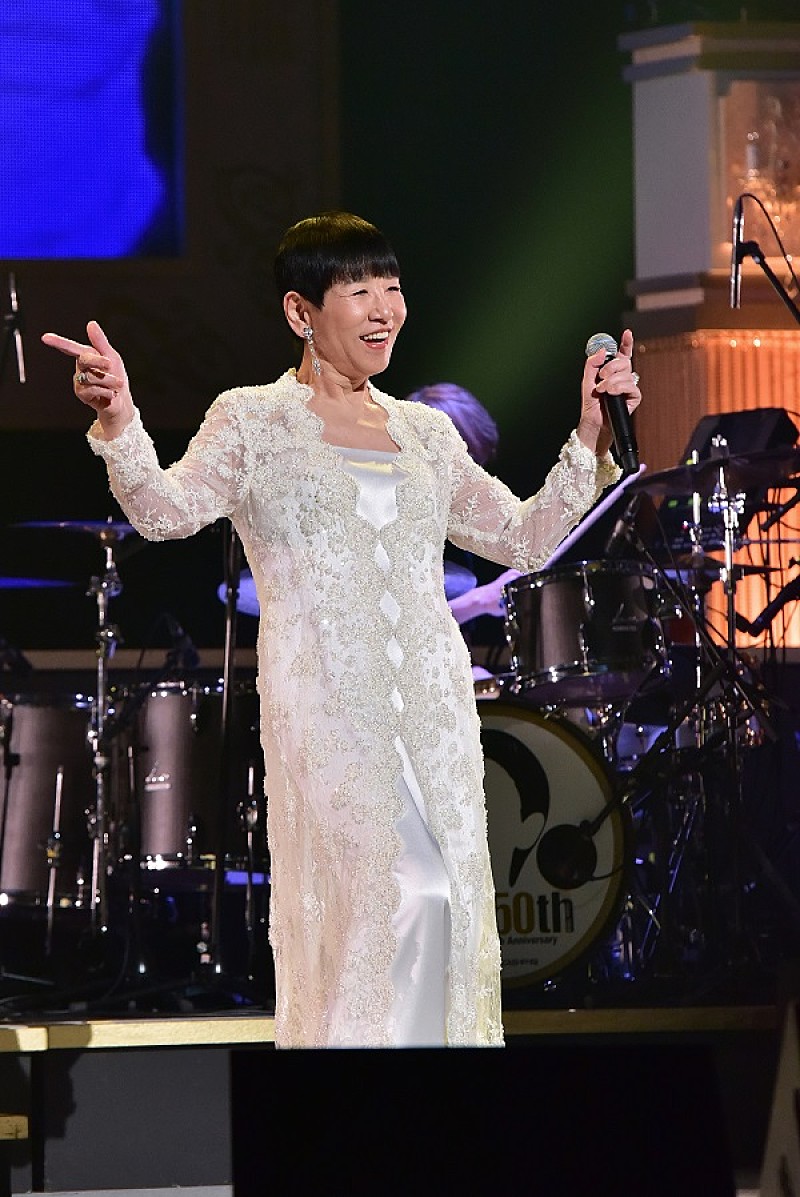 和田アキ子、50周年記念日にベストALを携え全国ツアースタート