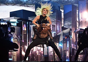 「レディー・ガガ、新恋人とのラブラブツーショットを公開」