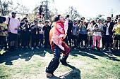 水曜日のカンパネラ「水曜日のカンパネラ 米LAで芝生を駆け回るパワフルなパフォーマンス」1枚目/8