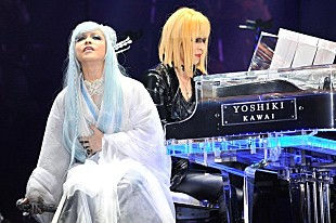 「VAMPS【HALLOWEEN PARTY】最終公演、YOSHIKIとHYDEが「ENDLESS RAIN」を共演」