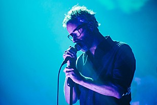 「ザ・ナショナル、ベルギー公演で名盤『ボクサー』の再現ライブを行う」