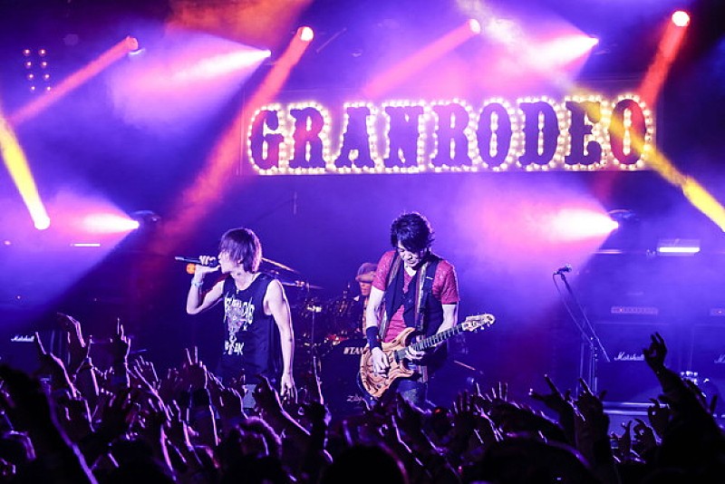 GRANRODEO 初の沖縄ライブ超満員！ 久々の楽曲披露するSP構成で約6000人が熱狂!! FLOWとの海外公演発表も