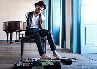 「両腕のないピアニスト兼ギタリストがブラジルから初来日！ 音楽への思いなど語るインタビュー」