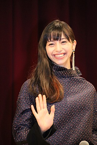 「中条あやみ「私も高校生に戻りたい」　志尊淳＆小関裕太と女子校をサプライズ訪問」