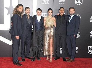 「『ジャスティス・リーグ』LAワールドプレミア開催、来日目前のエズラ「クール以外に言葉が出ないよ」」