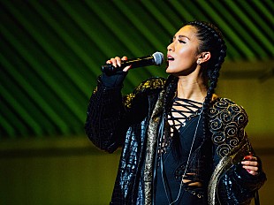 「【かわさきジャズ2017】J-POPと世界の間に“橋を架ける”シェネル、日本デビュー10周年ステージで見せた真骨頂」