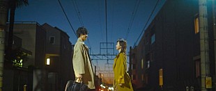「SHE’S 新作『Wandering』より「White」MV公開！ 清原翔＆岡本夏美が“今”を表現」