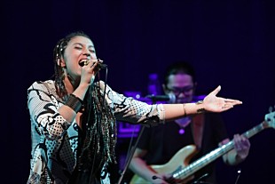 「パワフルで生命力あふれる歌声を披露、福原美穂の大阪初日公演レポート 」