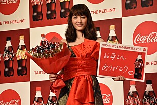 「綾瀬はるか「クリスマスはお仕事」　今年を表す“漢字一文字”は「礼」」