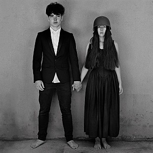 「U2の新作が全米アルバム・チャート1位獲得で史上初の快挙達成」