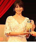 「“最も美しい顔”に選ばれた深田恭子の美容法は？　最近ハマっているのは「作り置き料理」」1枚目/1