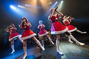 「ベイビーレイズJAPAN キュートなサンタ衣装で東京キネマ倶楽部に登場！ SPゲストは鶴」