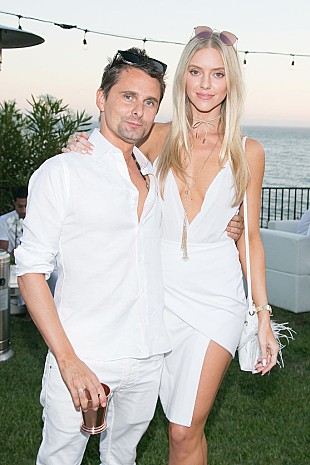 「 ミューズのマシュー・ベラミー、モデルのエル・エヴァンスと婚約」