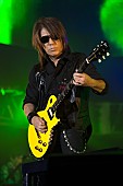 B&#039;z「Z-STAGE　松本 孝弘　写真提供：FM802」2枚目/49