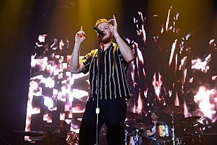 「イマジン・ドラゴンズ待望の初単独来日公演レポート、日本愛を感じるパフォーマンスに観客大熱狂」