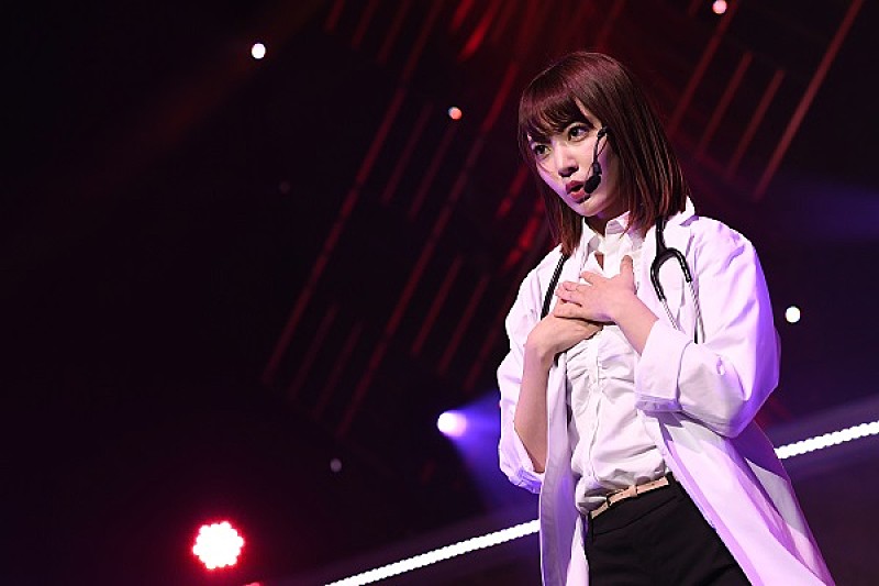 AKB48グループのTDCホール公演2日目、新成人メンバーが警官や看護婦に 