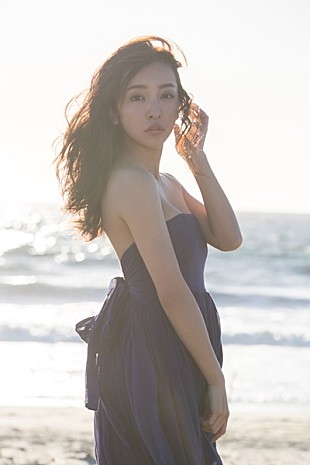 板野友美「板野友美、写真集×楽曲の連動プロジェクト、アートワークが公開」