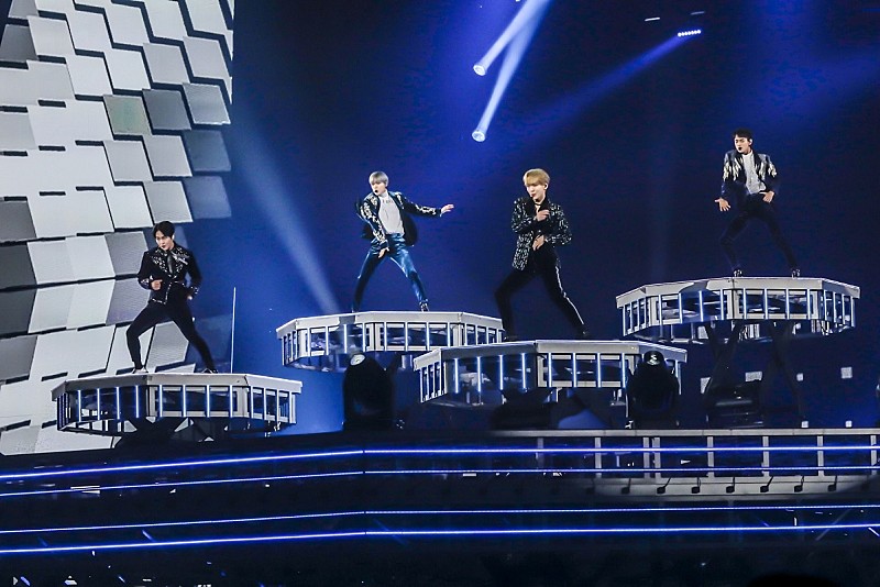 SHINee「SHINee、日本活動の集大成となるドームツアーが開幕　メンバー5人でレコーディングした新曲も披露」1枚目/1