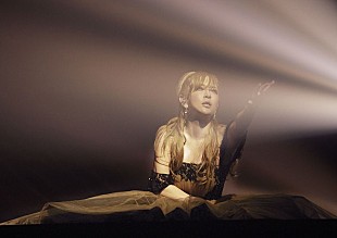 浜崎あゆみ「浜崎あゆみ、全60公演ものロングツアーのファイナル公演レポート到着、歌の途中で涙も」