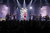 ゴスペラーズ「ゴスペラーズ 苗場20周年公演に松任谷由実がサプライズ登場！ 「卒業写真」で共演も」1枚目/2