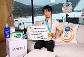 「羽生結弦、支えてくれた母への感謝の気持ちを語る　「一番最初にメダルをかけたのは母でした」」1枚目/1