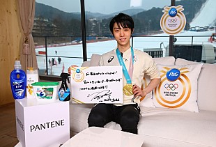 「羽生結弦、支えてくれた母への感謝の気持ちを語る　「一番最初にメダルをかけたのは母でした」」