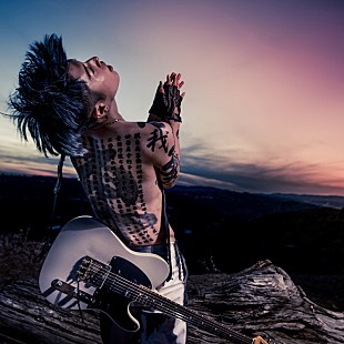 MIYAVI「MIYAVI アフガニスタン出身女性ラッパーとの楽曲を緊急配信」