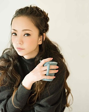 安室奈美恵「安室奈美恵 引退を決意していた“素顔”オフショット＋ライブ映像のフォトブック『GIFT』予約受付開始」