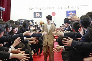 山崎賢人「山崎賢人 北海道の中学校卒業式にサプライズ登場！ 生徒は感極まり号泣」